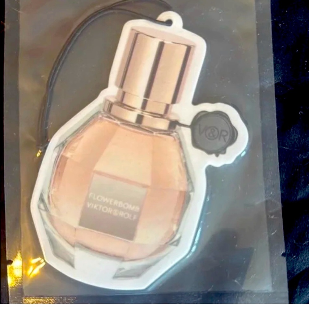 Viktor ❤️& Rolf Flowerbomb Air Freshener🩷